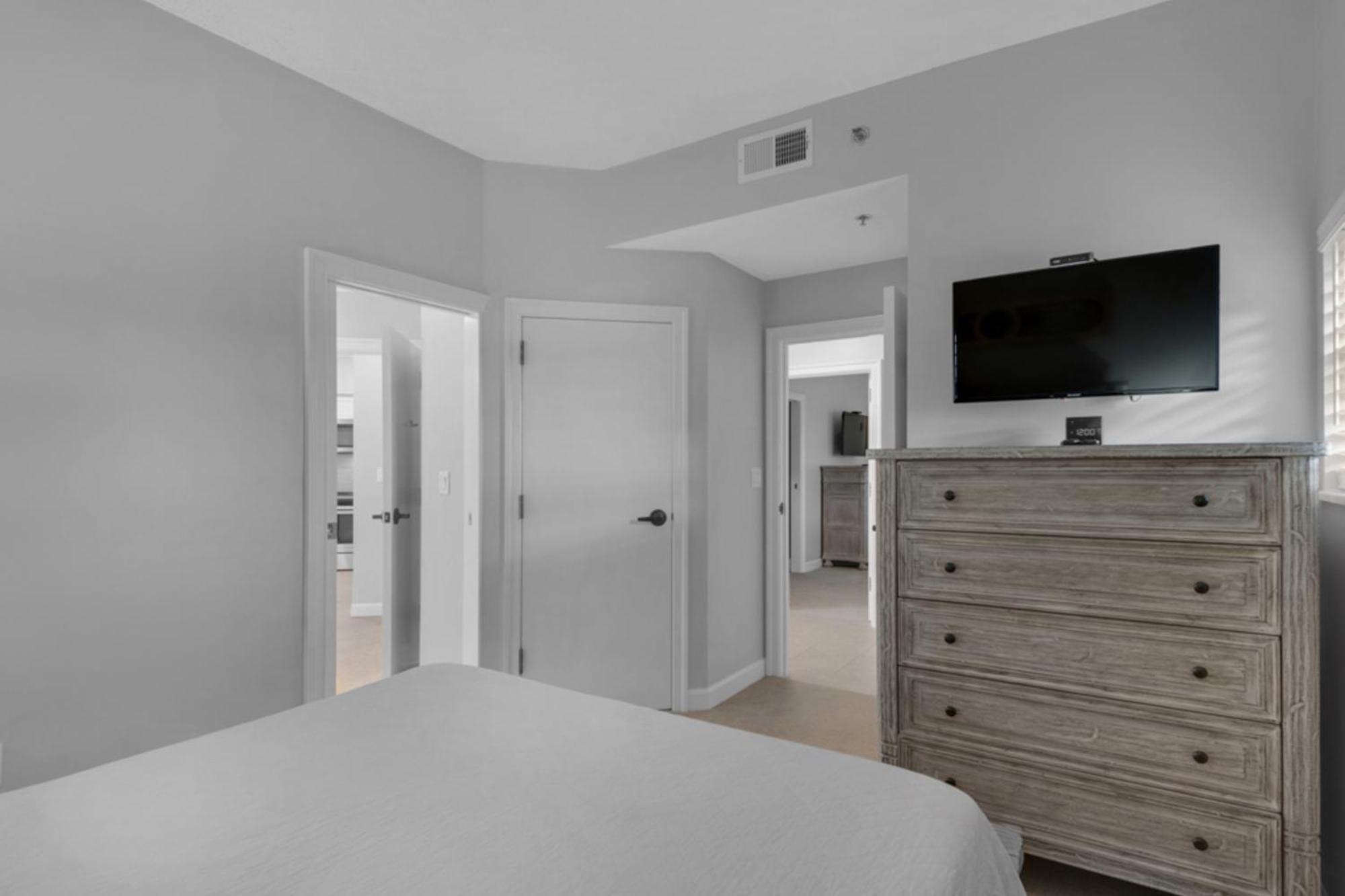 Tops'L Tides Destin Room photo