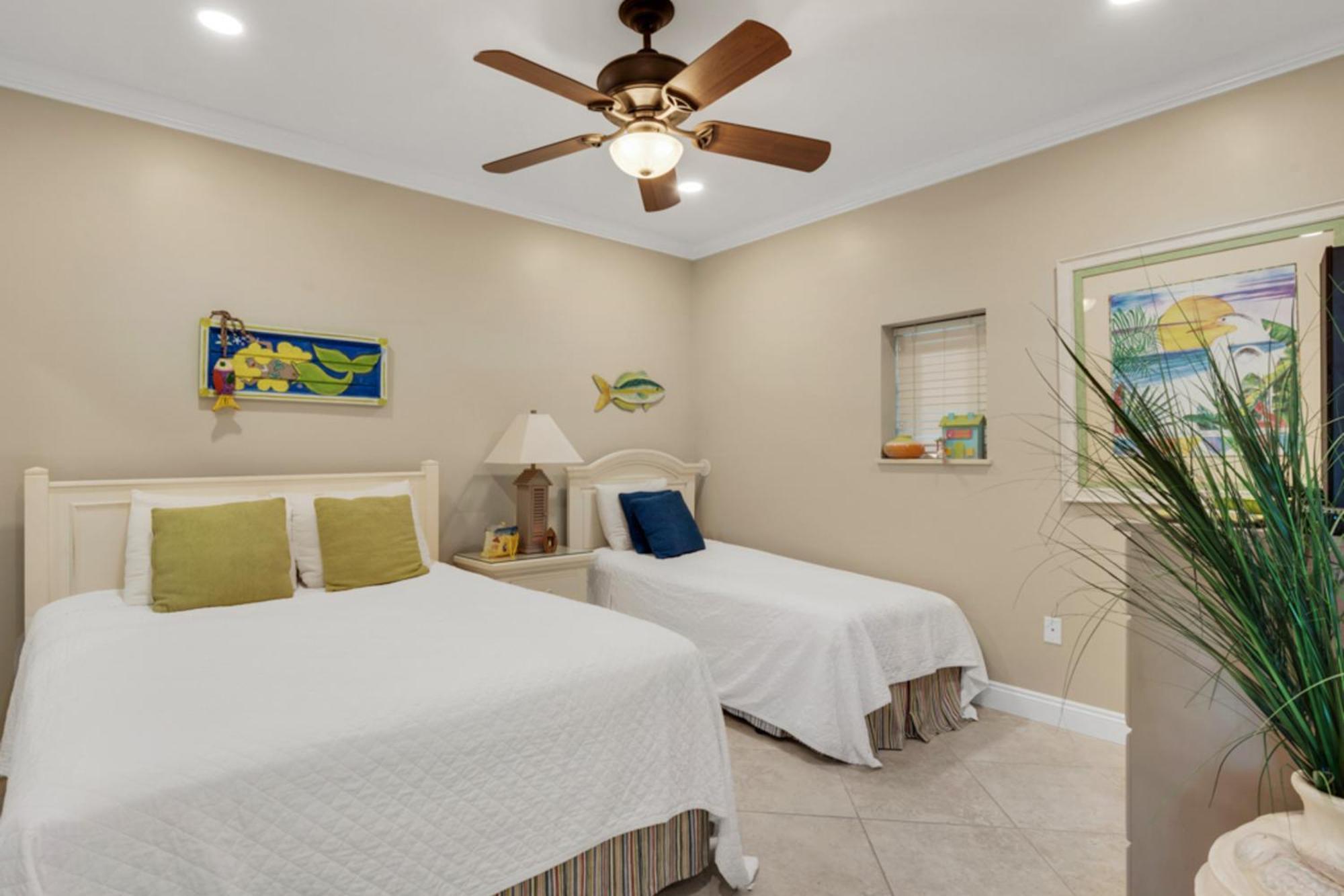 Tops'L Tides Destin Room photo