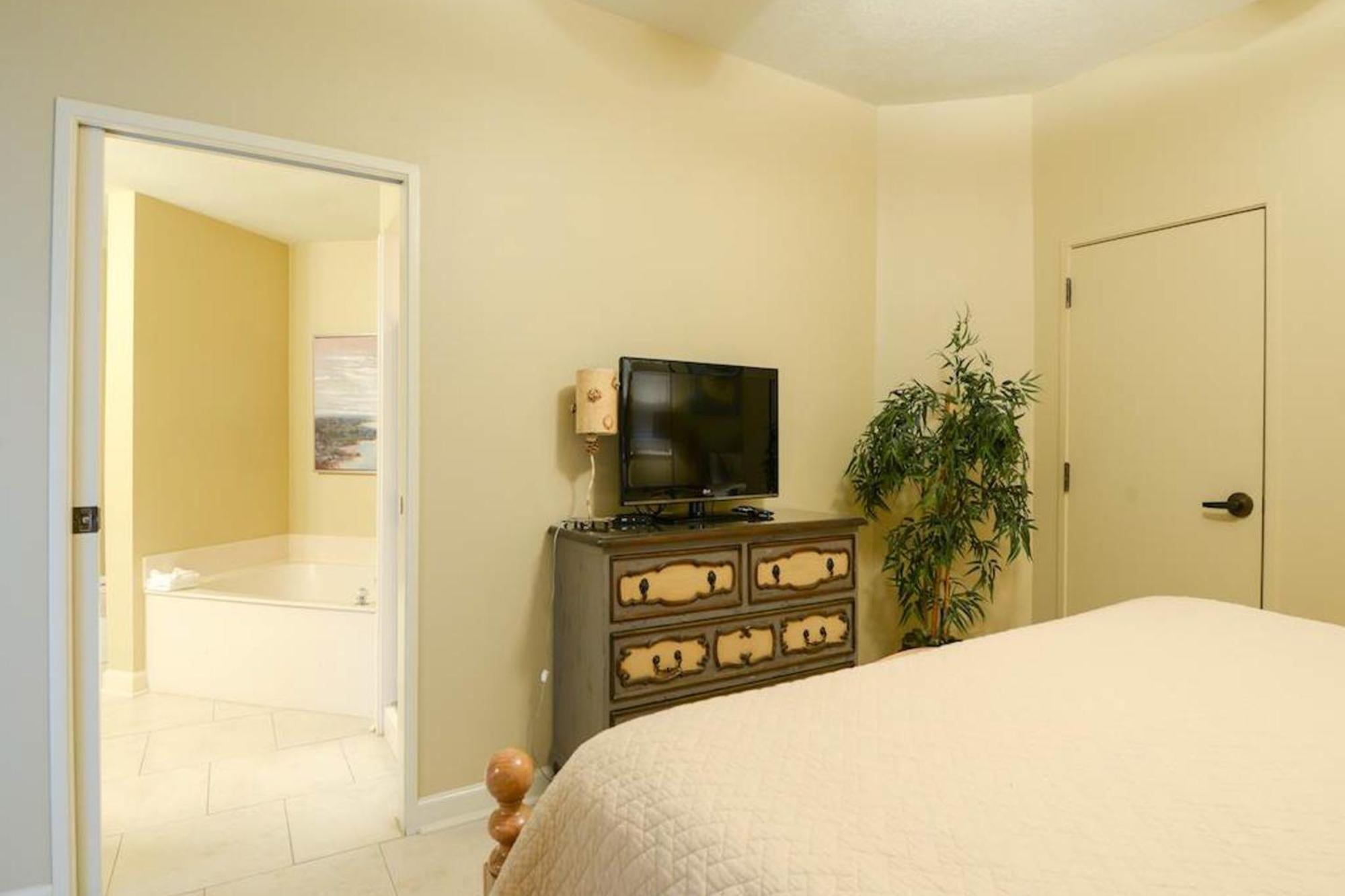 Tops'L Tides Destin Room photo